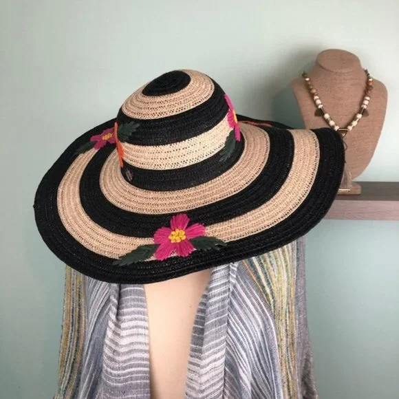 Betsey Johnson Black and Cream Floral Sun Hat - Picture 6 of 6